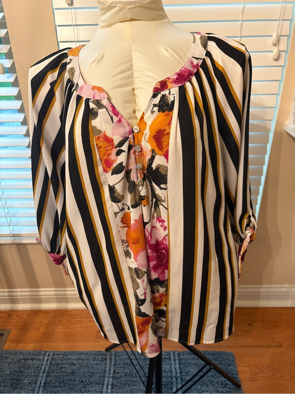 Figueroa & Flower

 2X Striped Floral Mixed Print Tie Sleeve Blouse